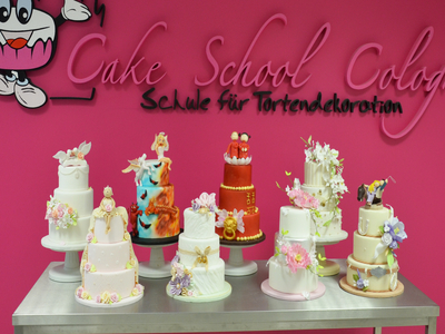 Torten dekorieren lernen in der Kölner Cakeschool